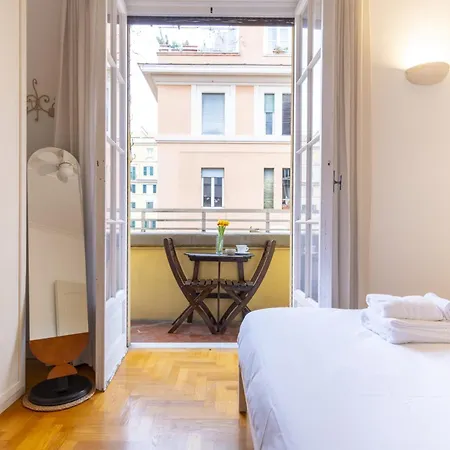 Elegantis Solinda - Easily Get To The Historic Center, Metro, Tram And Bus Are Nearby Appartamento Roma