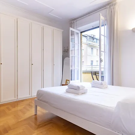 Appartamento Elegantis Solinda - Easily Get To The Historic Center, Metro, Tram And Bus Are Nearby Roma