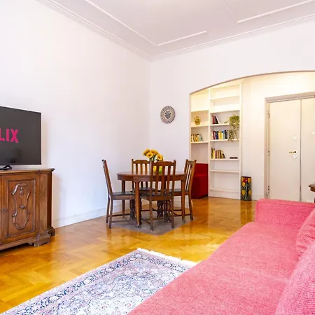 Elegantis Solinda - Easily Get To The Historic Center, Metro, Tram And Bus Are Nearby Appartamento
