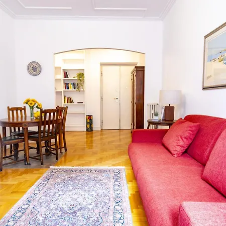 Apartment Elegantis Solinda - Easily Get To The Historic Center, Metro, Tram And Bus Are Nearby
