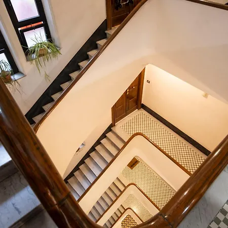 Elegantis Solinda - Easily Get To The Historic Center, Metro, Tram And Bus Are Nearby Appartamento