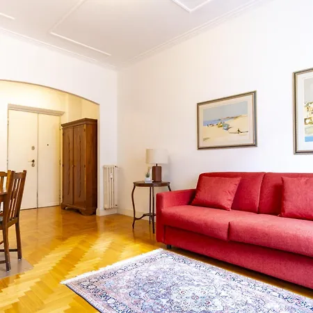 Elegantis Solinda - Easily Get To The Historic Center, Metro, Tram And Bus Are Nearby Appartamento *