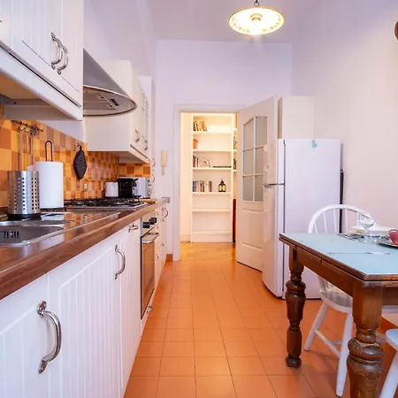 Elegantis Solinda - Easily Get To The Historic Center, Metro, Tram And Bus Are Nearby דירה רומא